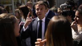 Emmanuel Macron dans un collège de Ganges, dans l'Hérault, le 20 avril 2023