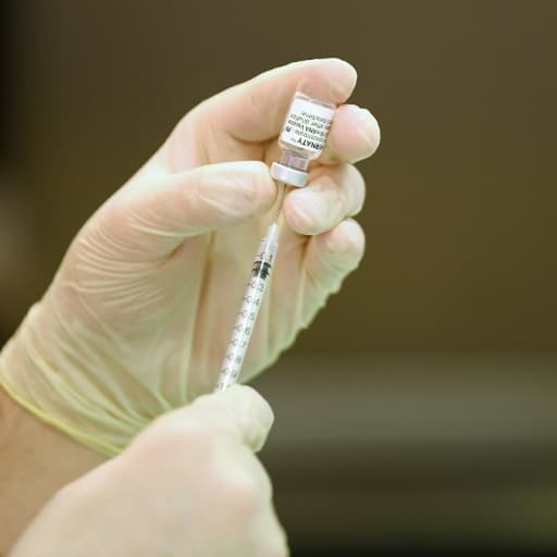 Covid-19: la baisse du nombre de patients hospitalisés se poursuit