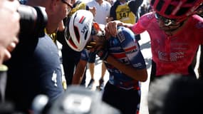 Valentin Paret-Peintre après sa victoire lors de la 16e étape du Tour de France, le 22 juillet 2025