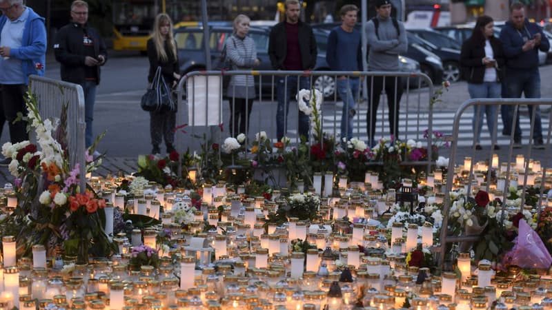 Bougies en hommage aux victimes.