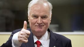 Ratko Mladic, en entrant dans la salle de son procès, le 22 novembre 2017