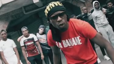 Jo Le Pheno dans le clip "Bavure"