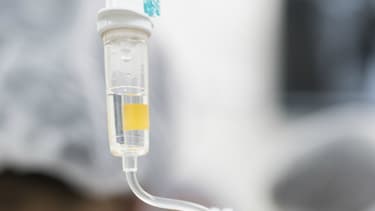 La chimiothérapie est un traitement comportant l'administration de médicaments qui agissent sur les cellules cancéreuses, soit en les détruisant, soit en les empêchant de se multiplier.