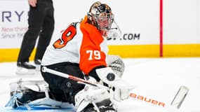 Carter Hart, gardien des Philadelphia Flyers, le 12 octobre 2023
