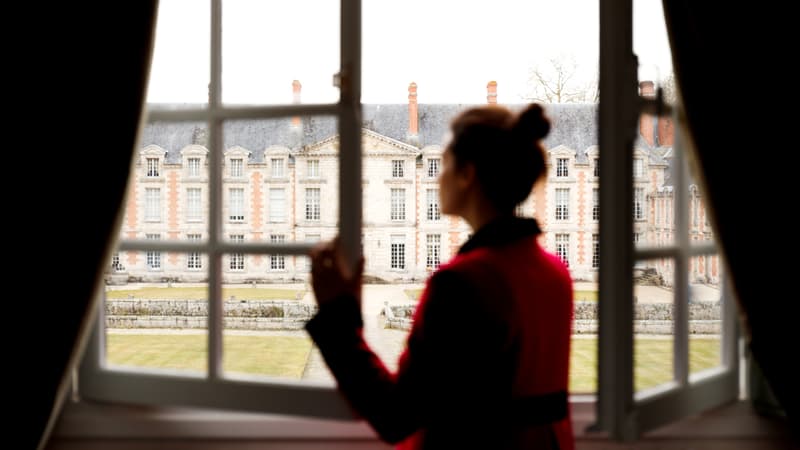 Les annexes du château de Fleury-en-Bière (situé près de Fontainebleau) ont été rénovées avec goût pour être proposées à des voyageurs en quête de séjours royaux.