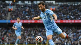 Le milieu de terrain portugais de Manchester City, Bernardo Silva, pendant le match de Premier League entre Manchester City et Burnley au stade Etihad à Manchester, dans le nord-ouest de l'Angleterre, le 16 octobre 2021.