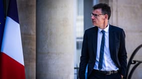 Philippe Baptiste, ministre de l'Enseignement supérieur et de la Recherche, le 27 août 2025 dans la cour de l'Élysée (Paris).