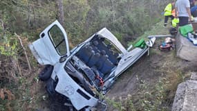 Un minibus accidenté à Houeillès (Lot-et-Garonne), le 25 août 2023.