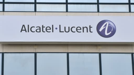 Trois des quatre opérateurs français se seraient engagés à passer des commandes de matériel à Alcatel pour leurs réseaux mobiles.