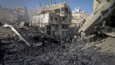 Vue des destructions causées par l'attaque israélienne sur la rue Omar al-Mukhtar à Gaza, le 3 octobre 2025.