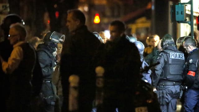 Une prise d'otage s'est déroulée dans le XVe arrondissement de Paris, à la suite du braquage d'une bijouterie Cartier près des Champs-Elysées.