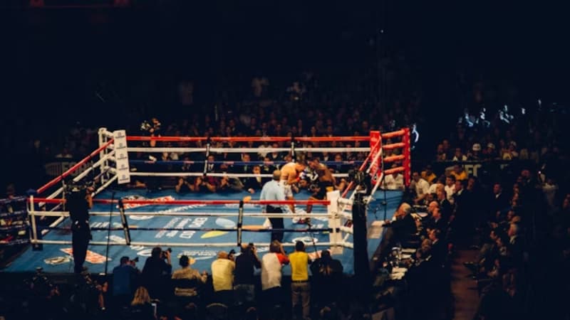 https://images.bfmtv.com/R10Vsj6kUFpmVWc4PzOJnw1rEJc=/0x0:1600x900/800x0/images/Usyk-Dubois-2-a-quelle-heure-et-sur-quelle-chaine-regarder-le-combat-de-boxe-en-direct-2112403.jpg
