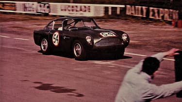 Plus légère et performante que la version de série, la DB4 GT pouvait atteindre les 245 km/h