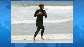 Le burkini est un maillot de bain couvrant entièrement le corps.