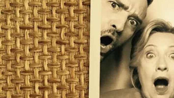 Hillary Clinton, entourée de Justin Timberlake et Jessica Biel, lors d'une séance de photomaton. Hillary Clinton, entourée de Justin Timberlake et Jessica Biel, lors d'une séance de photomaton.