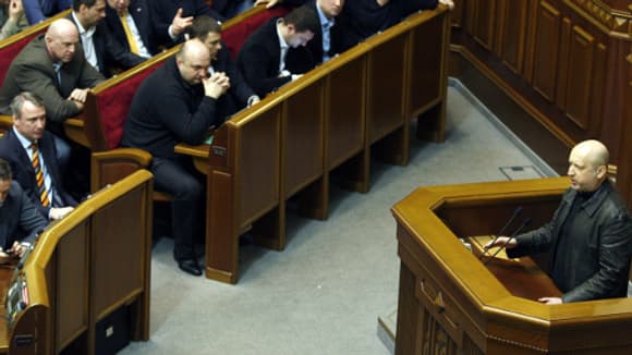 Le nouveau président du Parlement ukrainien Olexandre Tourtchinov parle pendant une session à Kiev, le 22 février 2014