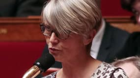 La députée écologiste Véronique Massonneau a été accueillie par des bruits de poule alors qu'elle s'exprimait à l'Assemblée nationale.