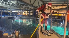 Le Père Noël en palmes et tenue de plongée à l'aquarium Nausicaá de Boulogne-sur-Mer.