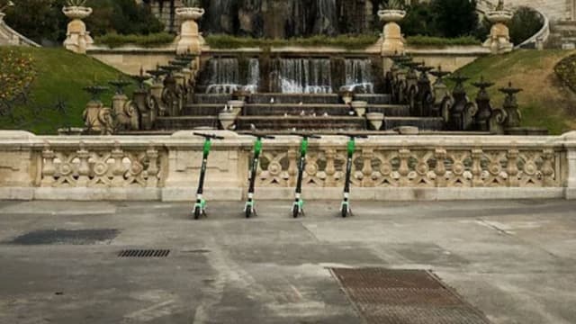 Des trottinettes Lime à Marseille.