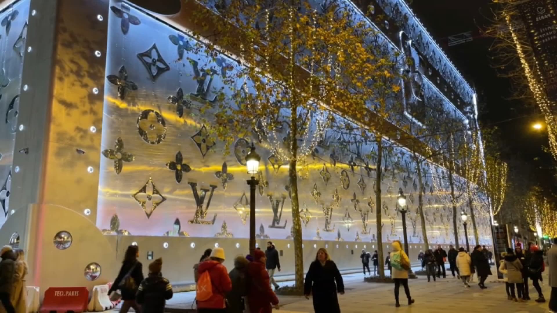 Paris: la justice saisie pour faire retirer la "malle géante" Louis