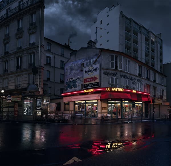 Le Métro, rue des Pyrénées, Paris XXe. Le Métro, rue des Pyrénées, Paris XXe.