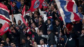 Des supporters parisiens lors du quart de finale de la Ligue des champions entre le PSG et Aston Villa, le 9 avril 2025.
