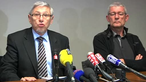 Le procureur de Boulogne-sur-Mer, Jean-Pierre Valensi (g.), lors d'une conférence de presse ce jeudi.