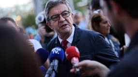 Jean-Luc Mélenchon après son audition dans le cadre du procès de six anciens membres d'un groupuscule d'ultra-droite le 24 septembre 2021 à Paris. 