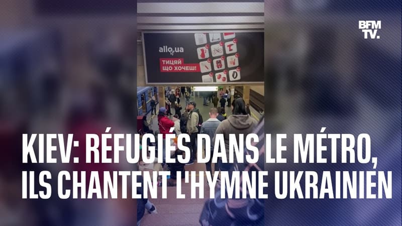 Réfugiés dans le métro pendant les bombardements, des habitants de Kiev chantent l'hymne ukrainien