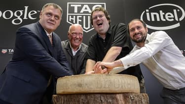 Jean-Claude Biver (LVMH/Tag), David Singleton, patron de la division Android Wear, Guy Sémon, directeur général de TAG Heuer et Michael Bell, DG d’Intel.