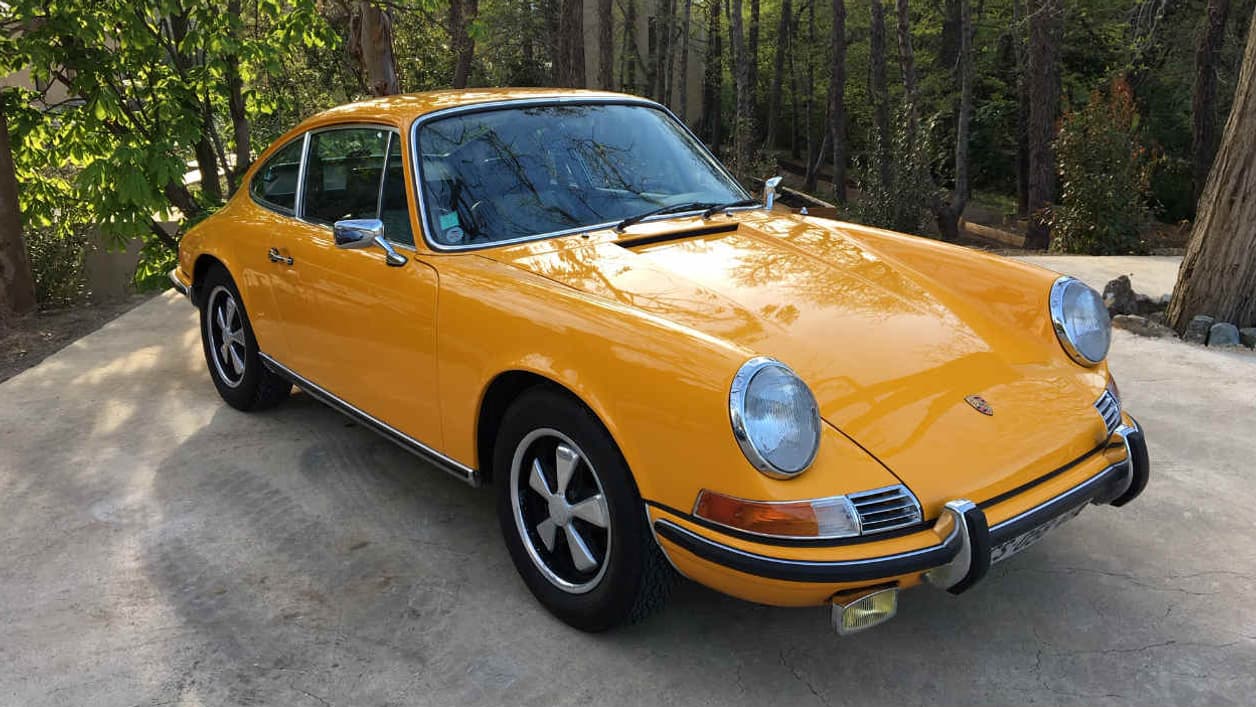 Début mai 2017, Porsche annonçait avoir vendu 1 million de 911. Celle-ci est une 911T, conçue sur la première génération, la 901. 