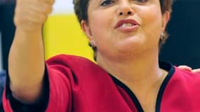Dilma Rousseff, candidate du Parti au pouvoir et héritière du président Lula, était en passe d'être élue dimanche à la présidence du Brésil avec 58% des suffrages valides, selon un sondage sortie des urnes réalisé par l'institut Ibope diffusé par la chaîn