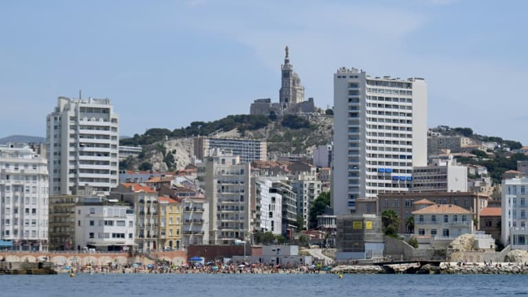 Marseille avec en arrière-plan la basilique Notre-Dame de la Garde, le 7 juillet 2023