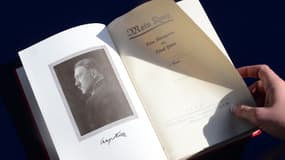 L'un des deux exemplaires dédicacés de Mein Kampf dont la vente à Los Angeles avait créé la polémique en février dernier. (illustration)