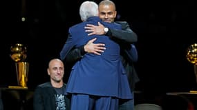 Tony Parker enlace Gregg Popovich