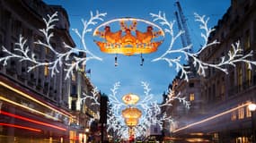 Le centre de Londres, le 18 décembre 2013, décoré aux couleurs de Noël.