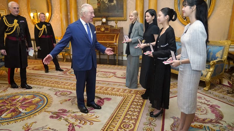 Blackpink avec Charles III à Buckingham, le 22 novembre 2023.