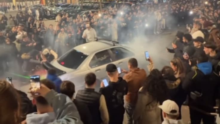 Un rassemblement illégal de tuning sur l'aire d'autoroute de Saint-Priest sur l'A43, dans la nuit du 8 au 9 mars 2025.