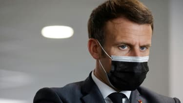 Emmanuel Macron en visite dans un centre de sécurité sociale à Créteil (Val-de-Marne), le 29 mars 2021