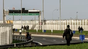 Un exilé est mort percuté par un camion mercredi matin sur la rocade de Calais (photo d'illustration)