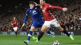 Zlatan Ibrahimovic au duel avec Ross Barkley