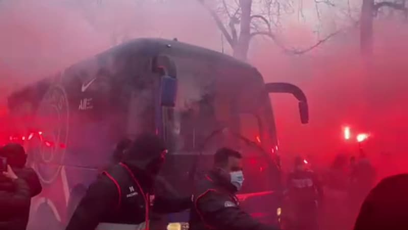 PSG-Lille: les joueurs accueillis par une foule de supporters parisiens