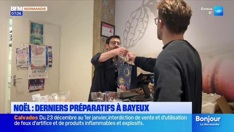 Noël: derniers préparatifs à Bayeux chez les commerçants et les clients