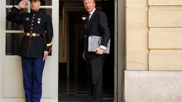 Selon le journal Le Monde, le ministre de l'Intérieur Brice Hortefeux signera ce lundi un décret d'expulsion de l'Iranien Ali Vakili Rad, condamné en 1994 à perpétuité pour le meurtre en 1991 de l'ancien Premier ministre du Chah Chapour Bakhtiar. Cette dé