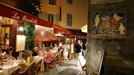 La ministre de l'Economie, Christine Lagarde, déclare que le gouvernement n'a pas l'intention de revenir sur la baisse de la TVA de 19,6 à 5,5% dans la restauration. /Photo d'archives/REUTERS/Eric Gaillard