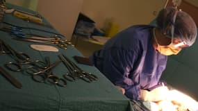 Une opération en chirurgie ambulatoire à l'Institut Curie à Paris en novembre 2014