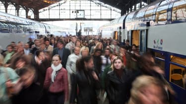 Les voyageurs résidant à Paris intra-muros marchent en moyenne 1.000 pas de plus par jour que ceux qui habitent en banlieue.