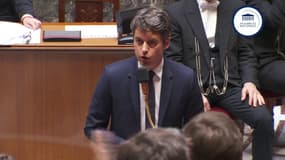 Gabriel Attal: "Il n'y a pas besoin de brandir un autre drapeau que celui de la France et de l'Europe pour défendre la paix" 