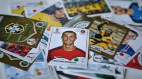 La police met la main sur un traquant de vignettes Panini