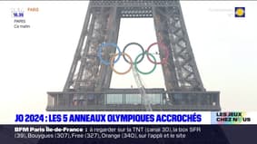 Paris 2024: les anneaux olympiques ont été installés sur la Tour Eiffel